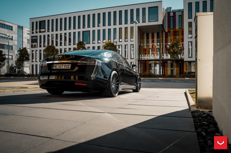  Tesla Model S on Vossen Wheels (VFS-2) 2018 года  (фото 17 из 43)